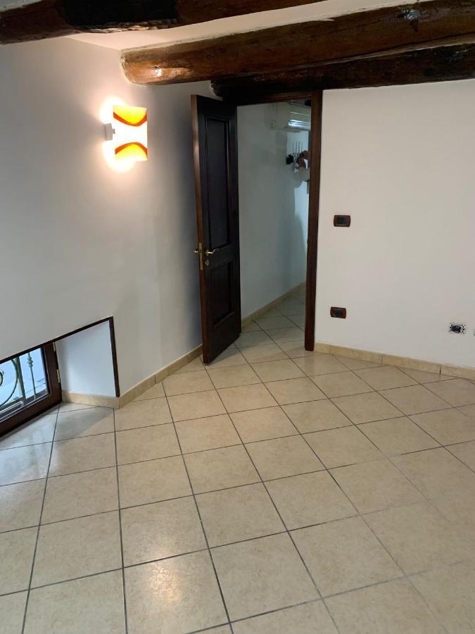 Alleria Napoli Esterno foto