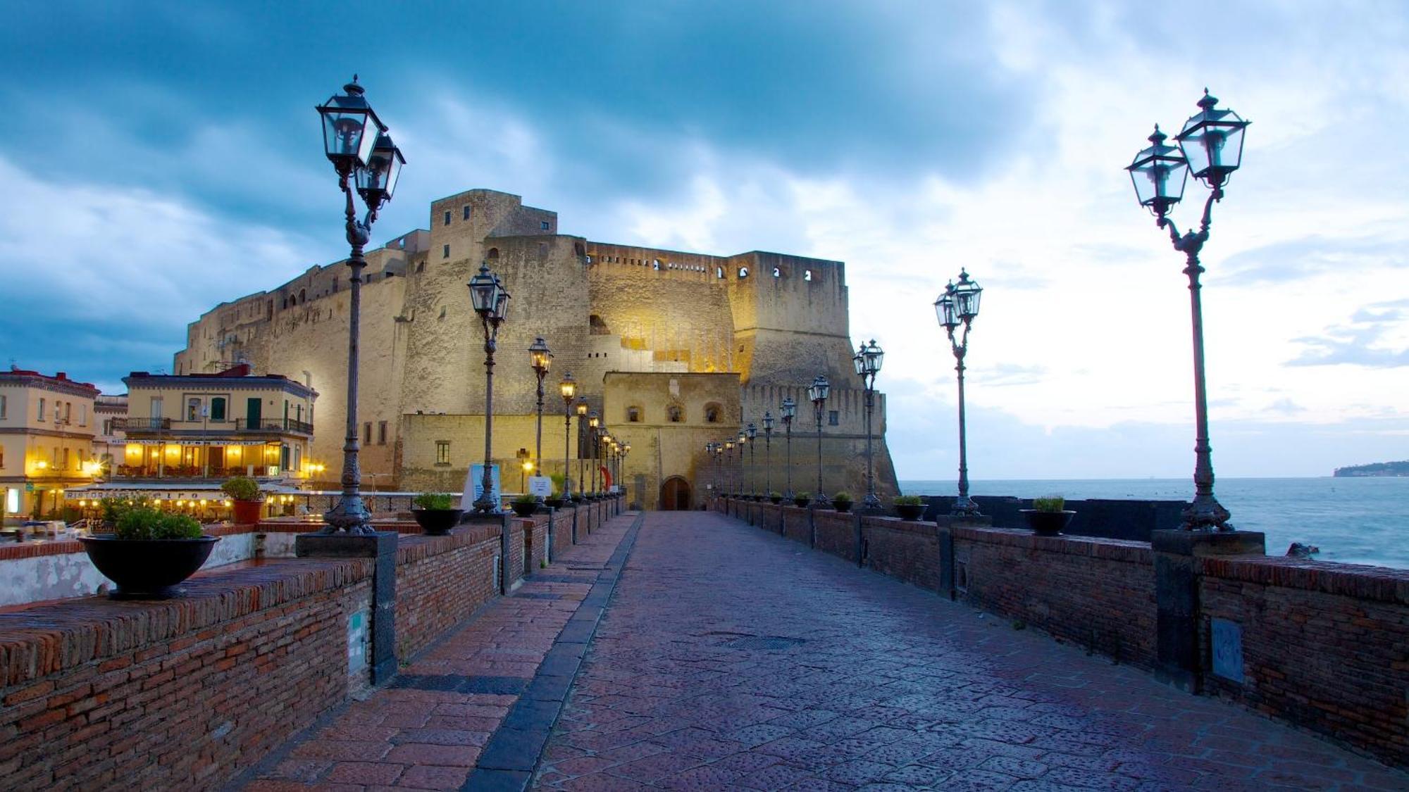 Alleria Napoli Esterno foto